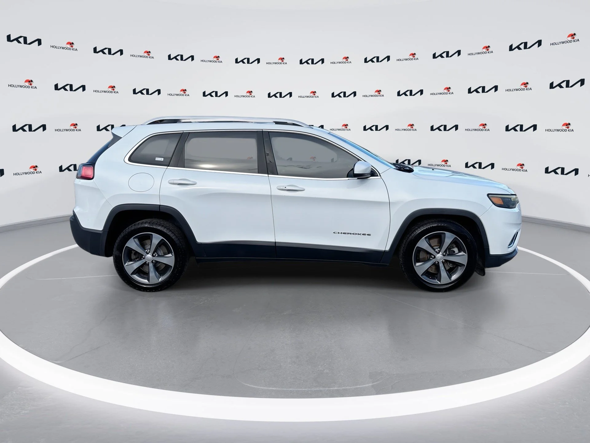 Used 2019 Bright White Clearcoat Jeep Limited image 9
