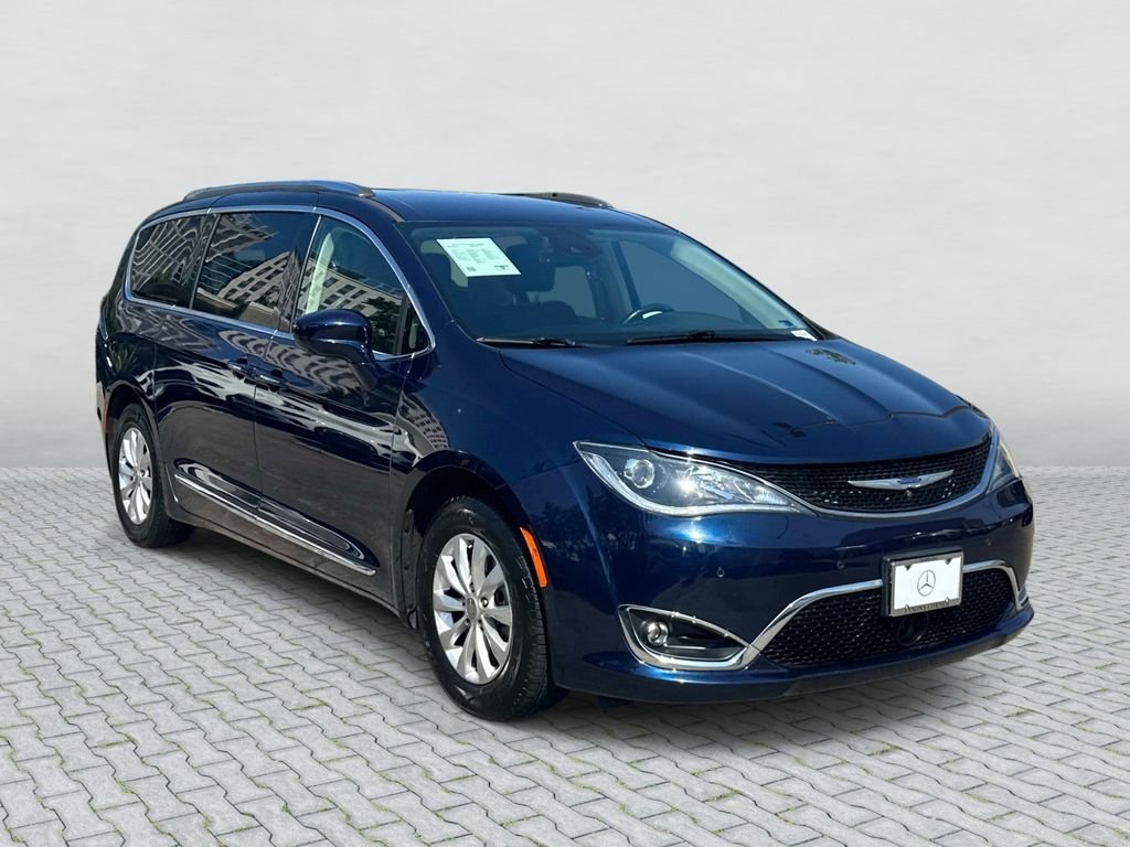 Used 2019 Blue Pearl Chrysler Touring L image 3