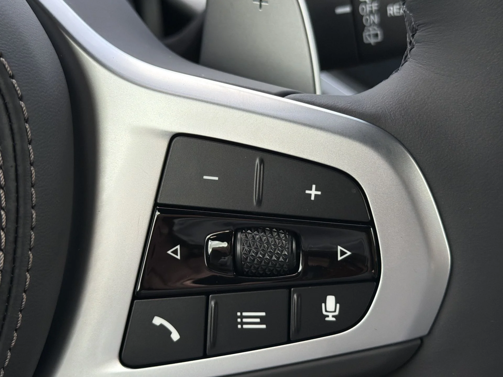 New 2026 Brooklyn Grey Metallic BMW xDrive40i image 34