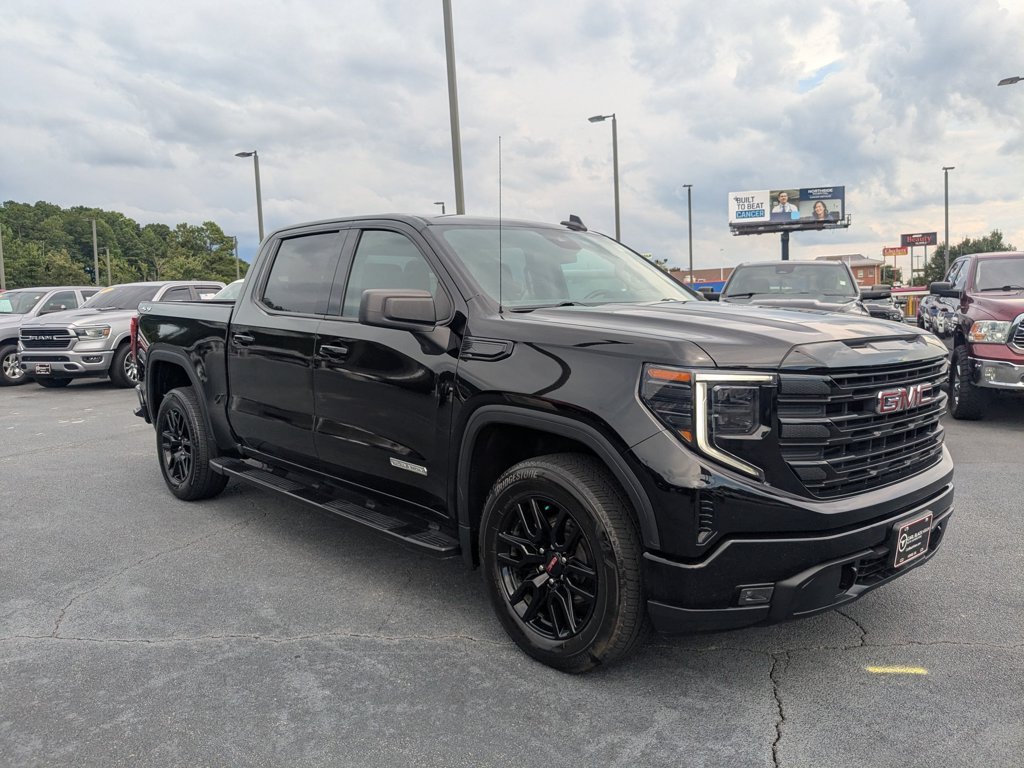 Used 2024 Onyx Black GMC Elevation image 3