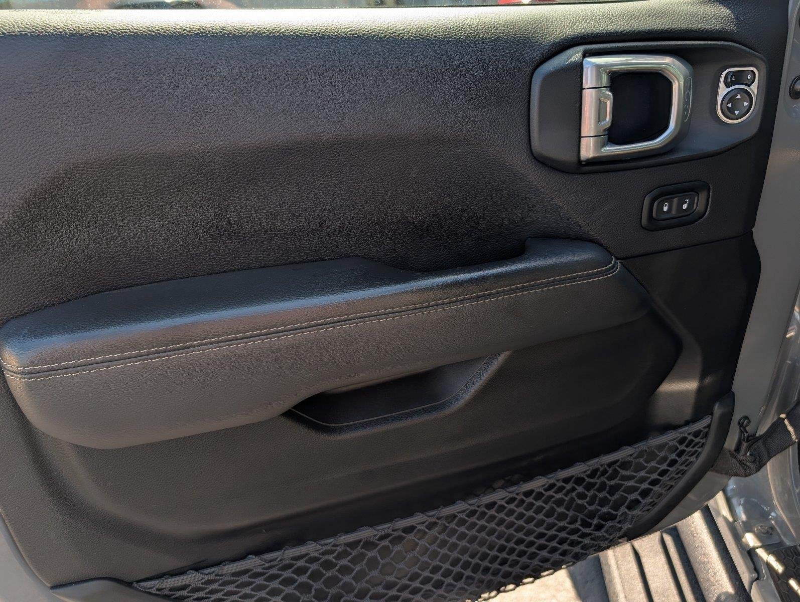 Used 2020 Sting-Gray Clearcoat Jeep Rubicon image 14