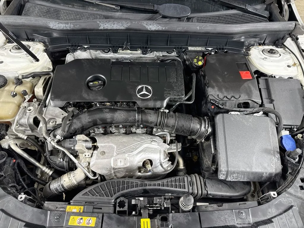 Used 2022 White Mercedes-Benz GLB 250 image 31