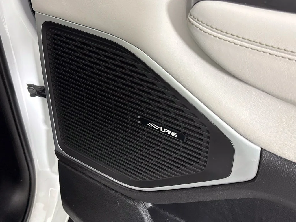 Used 2023 White Jeep Base image 16