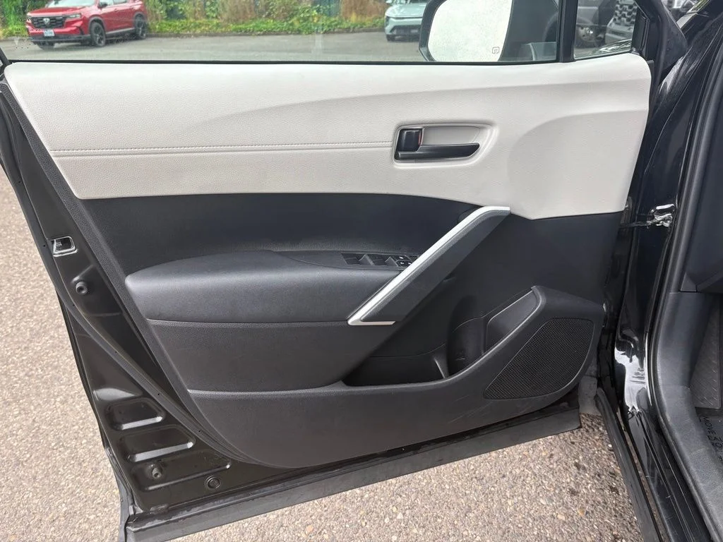 Used 2024 Black Toyota L image 9