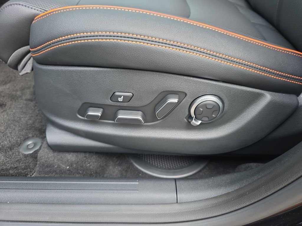 2026 GENESIS GV70 Sport Advanced - Photo 19