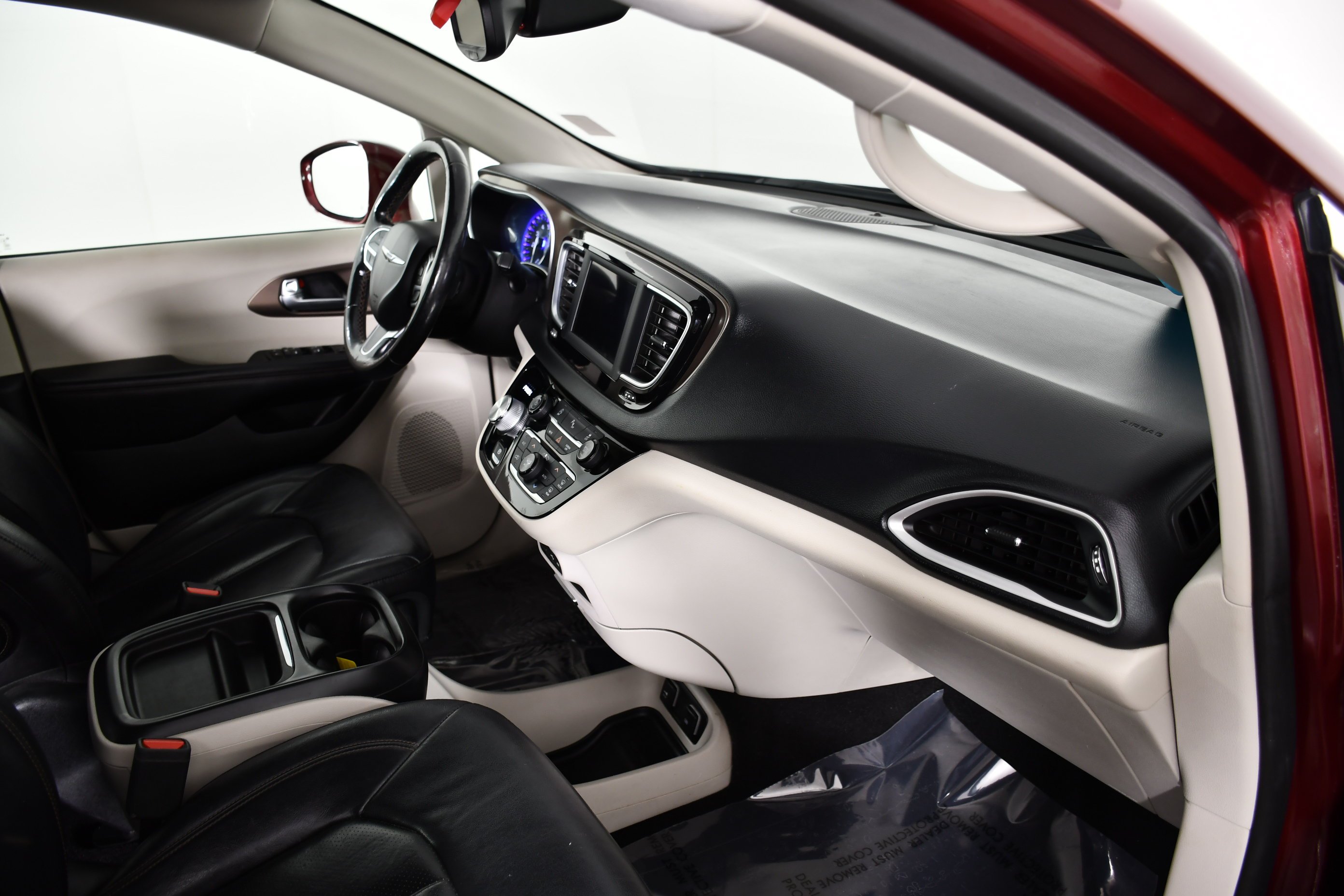 Used 2019 Velvet Red Pearlcoat Chrysler Touring L image 39