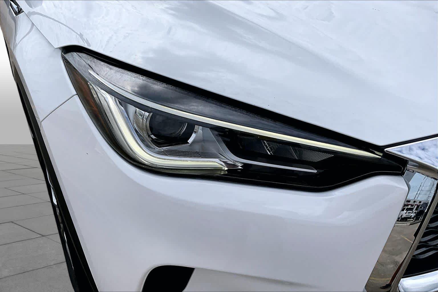 Used 2023 Lunar White INFINITI LUXE image 28
