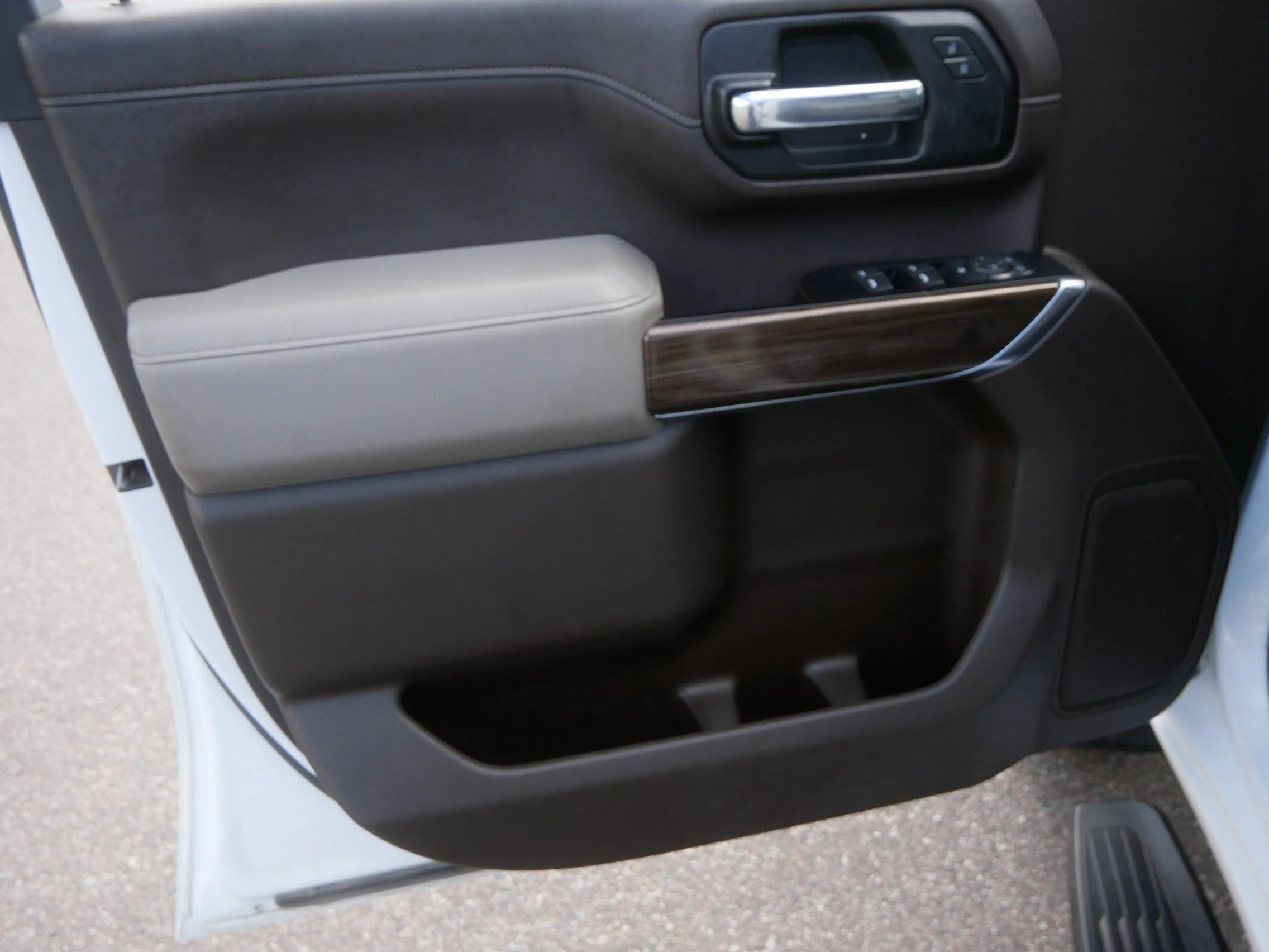Used 2020 Summit White Chevrolet LT image 24