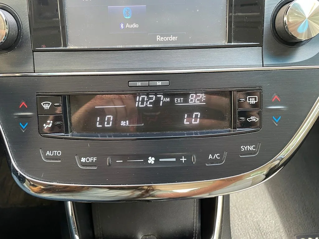 Used 2015 Gray Toyota XLE Premium image 17