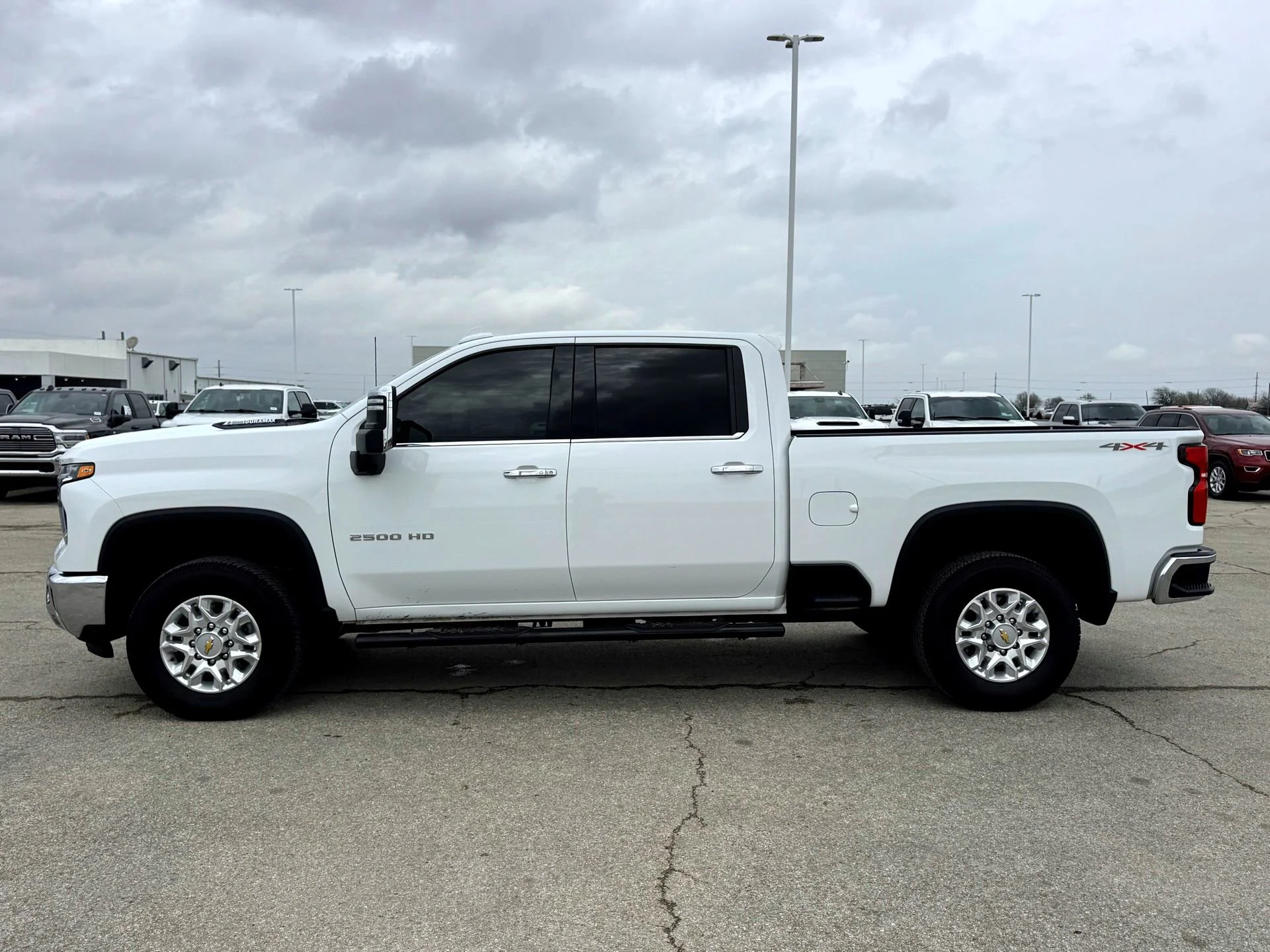 Used 2025 Summit White Chevrolet LTZ image 10