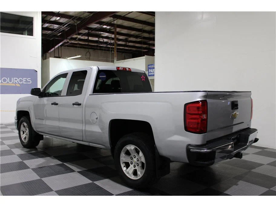 Used 2014 Silver Ice Metallic Chevrolet LT image 6