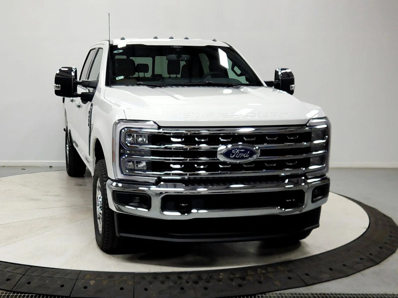 New 2026 Star White Metallic Tri-Coat Ford F-250® Lariat® image 2