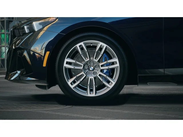 New 2027 Carbon Black Metallic BMW 530i xDrive image 7