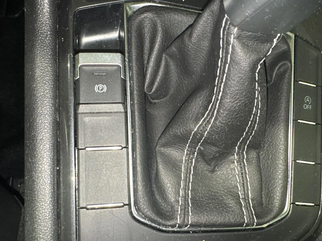 Used 2024  Volkswagen SE image 29