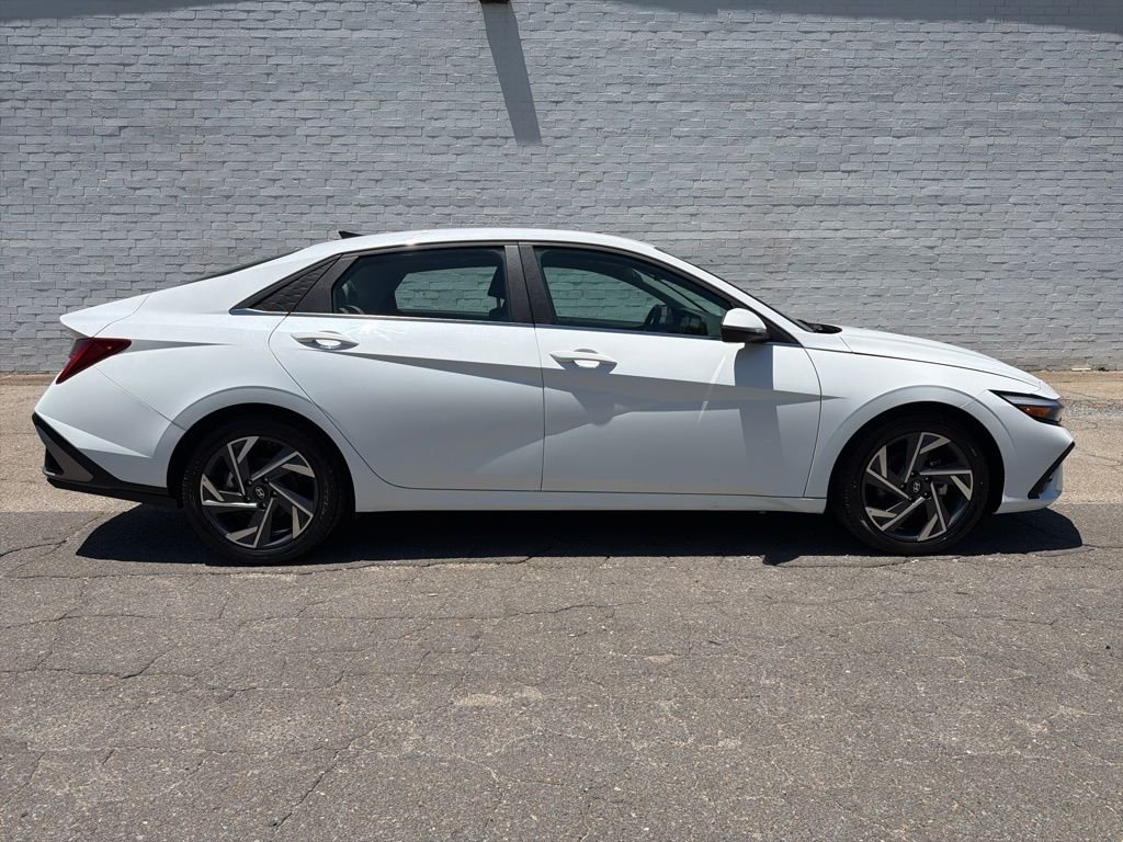 2025 Hyundai Elantra 2.0 Limited IVT's photo