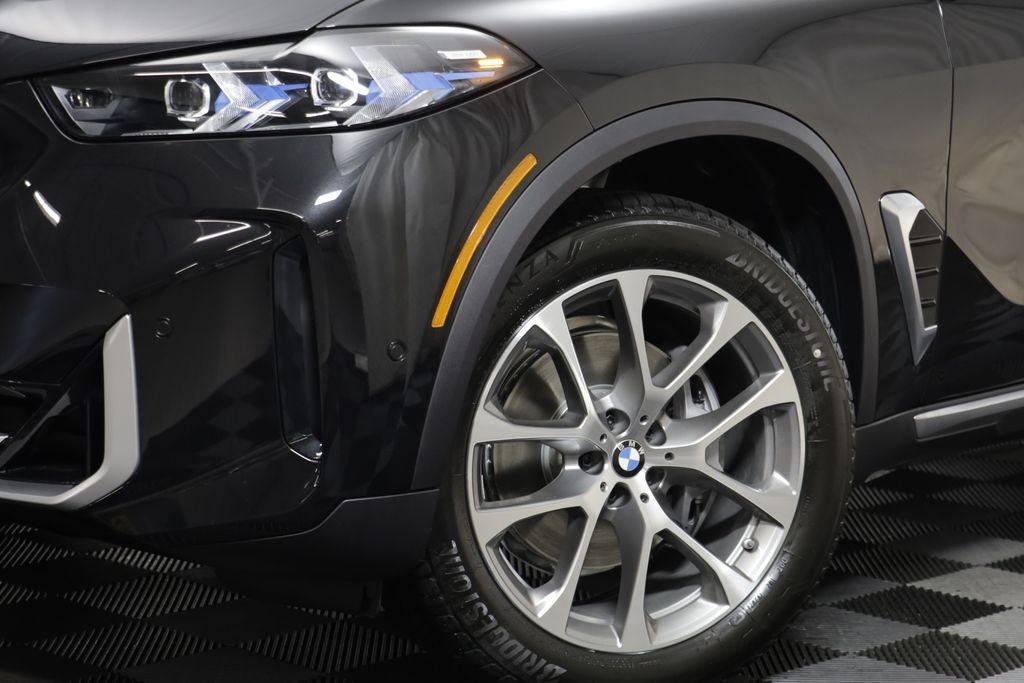 New 2026 Black Sapphire Metallic BMW xDrive40i image 4