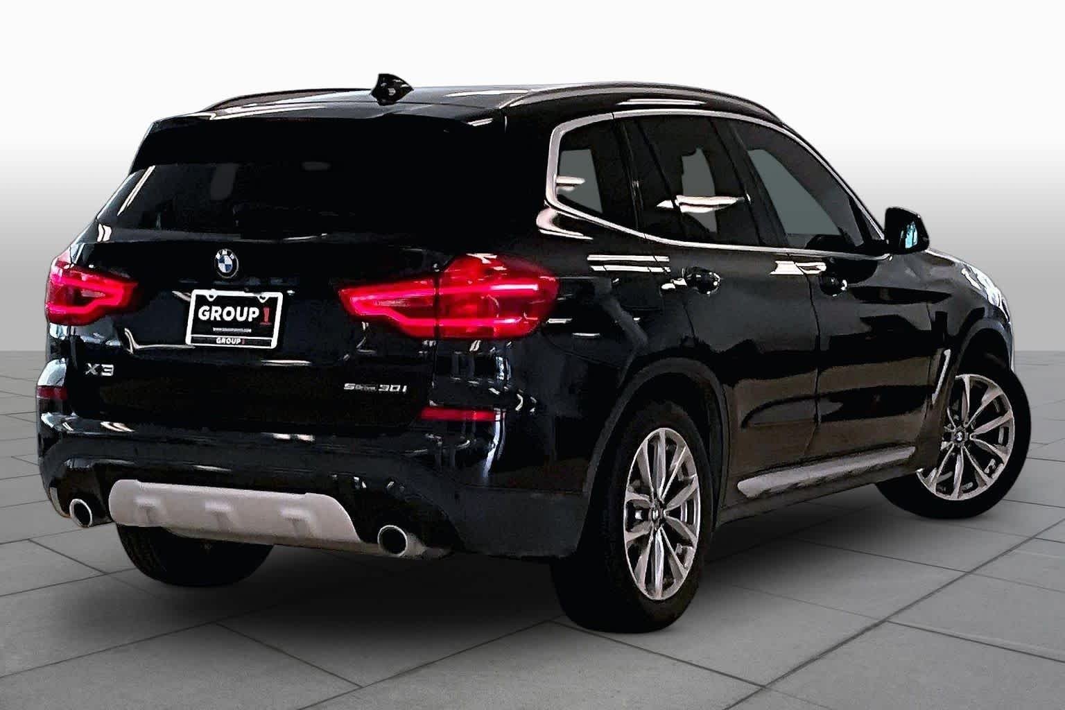Used 2019 Black Sapphire Metallic BMW sDrive30i image 12