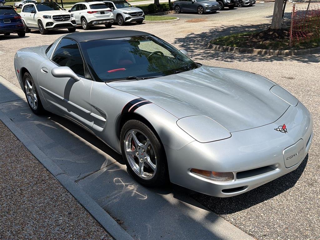 Used 2001 Quicksilver Metallic Chevrolet  image 2