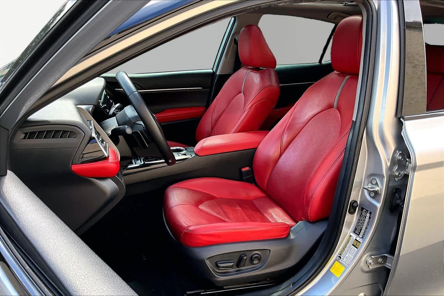 Used 2019 Celestial Silver/Midnight Black Metallic Toyota XSE image 8