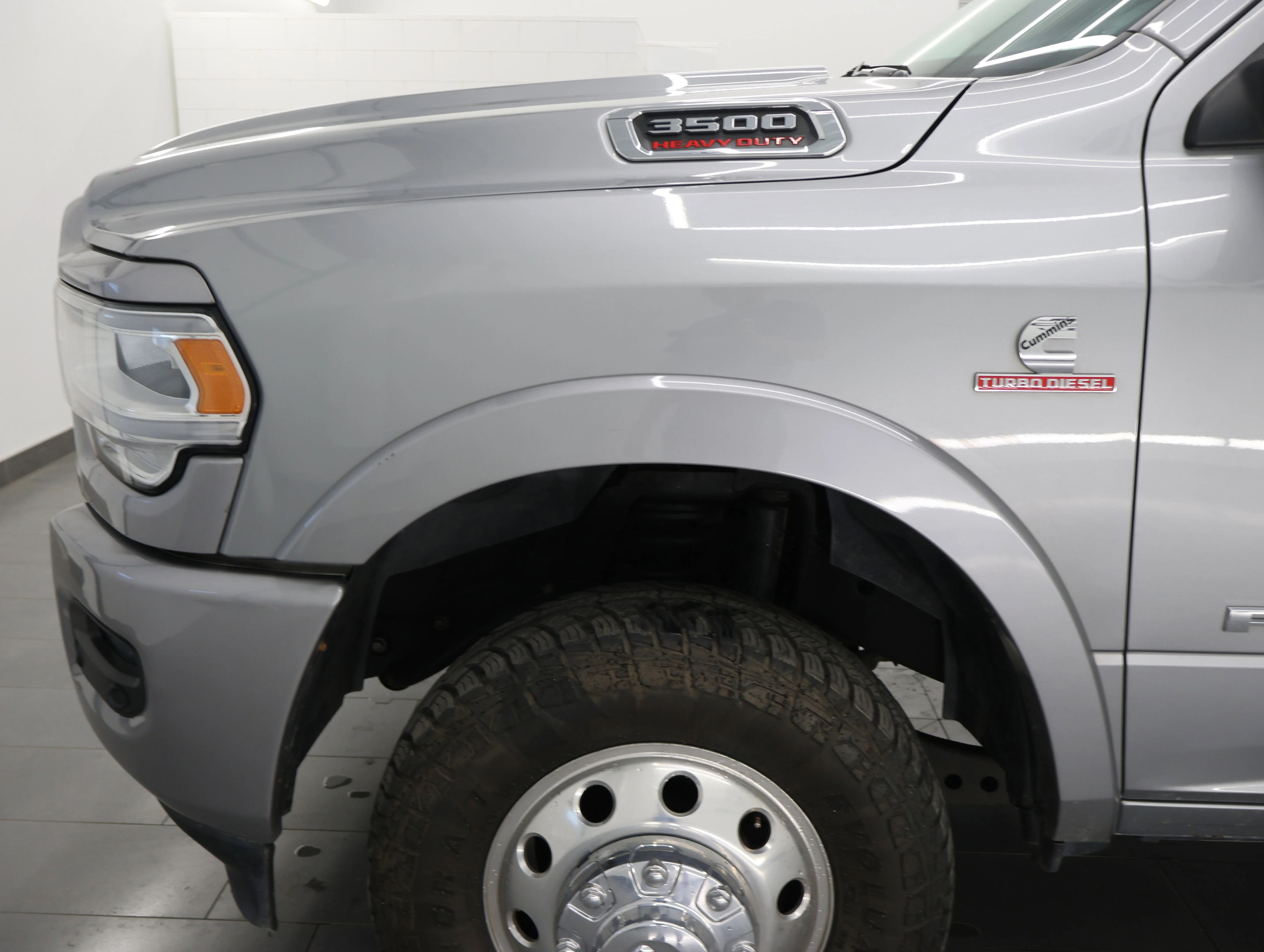 Used 2020 Billet Silver Metallic Clearcoat Ram Laramie image 39