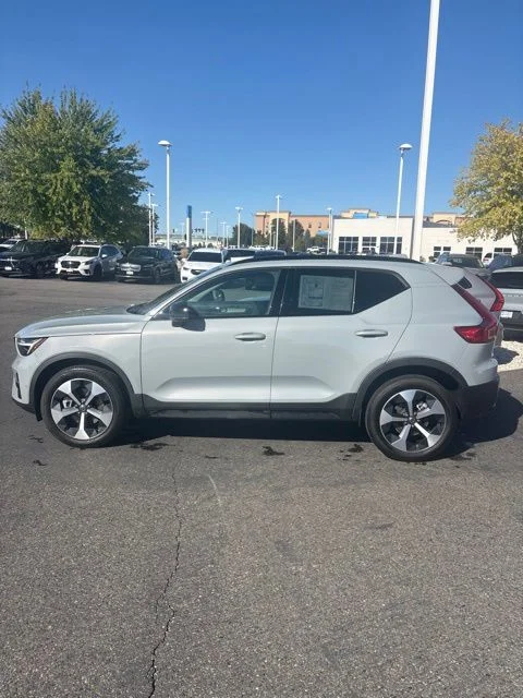 2026 Volvo XC40 Plus - Photo 7