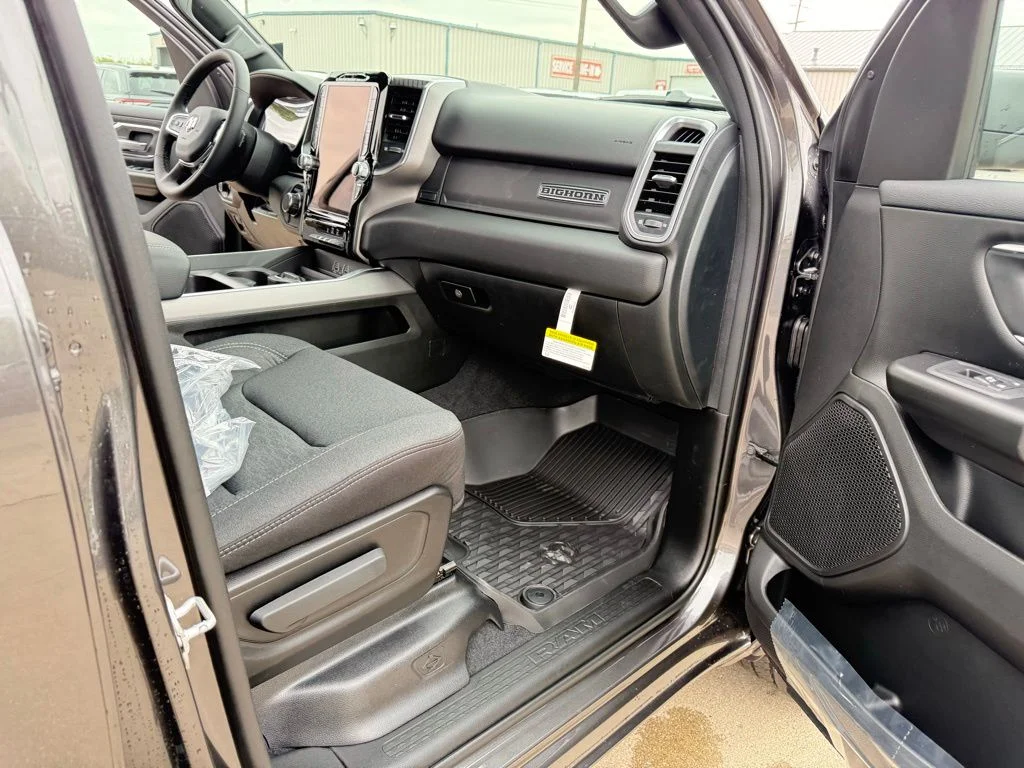 New 2026 Granite Crystal Metallic Clear-Coat Exterior Paint RAM Big Horn/Lone Star image 25
