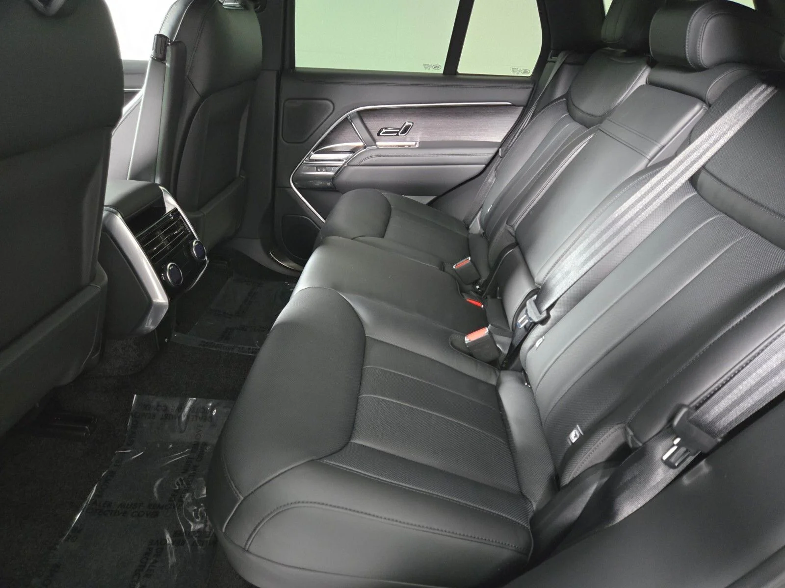 New 2026 Fuji White Land Rover SE image 5