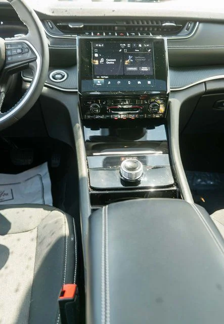 Used 2023 Black Jeep Laredo image 17