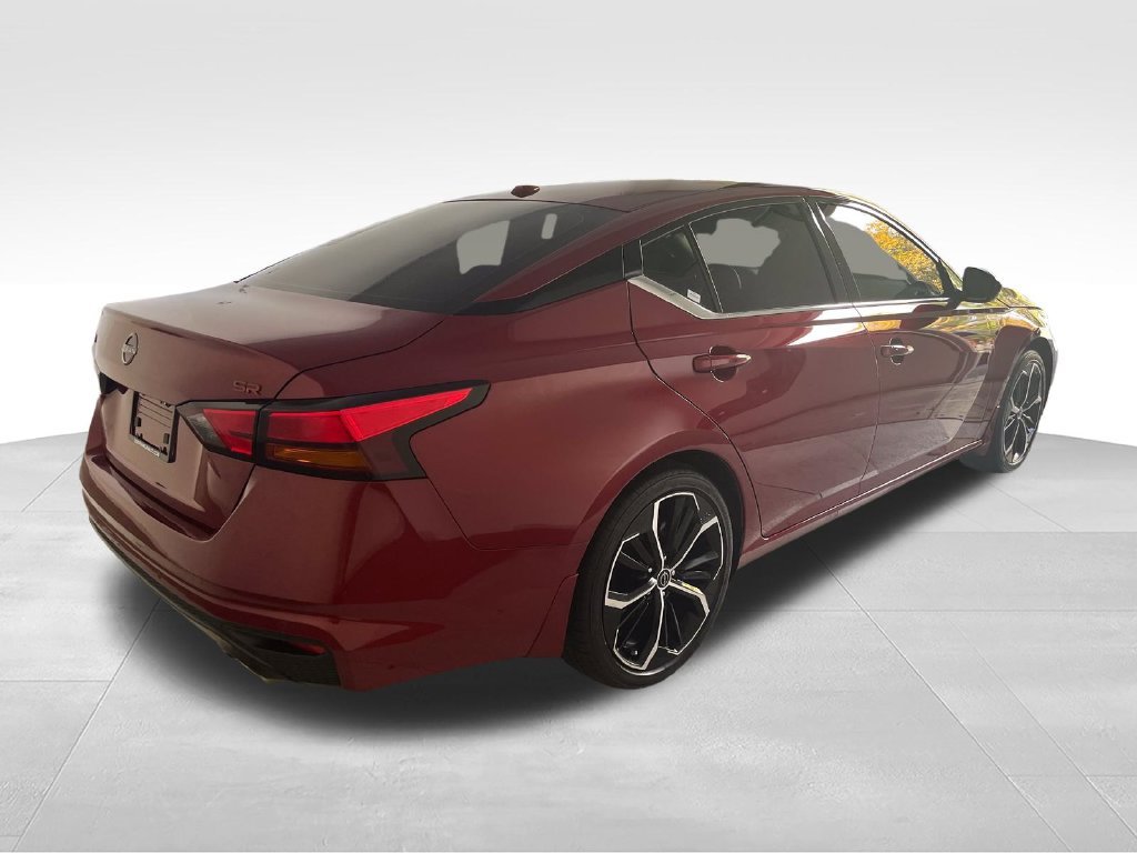 Used 2025 Red Nissan 2.5 SR image 5