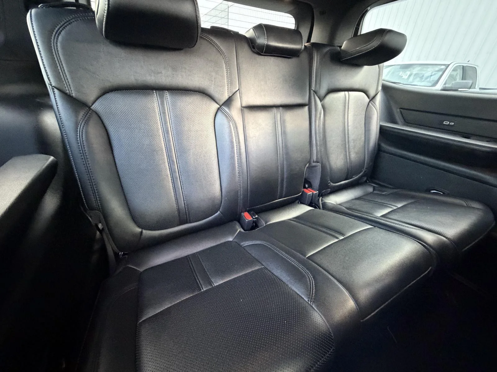 Used 2024 Diamond Black Crystal Pearlcoat Jeep Series II image 21