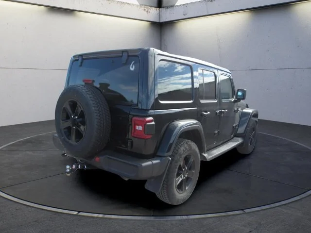 Used 2023 Black Clearcoat Jeep Altitude image 3