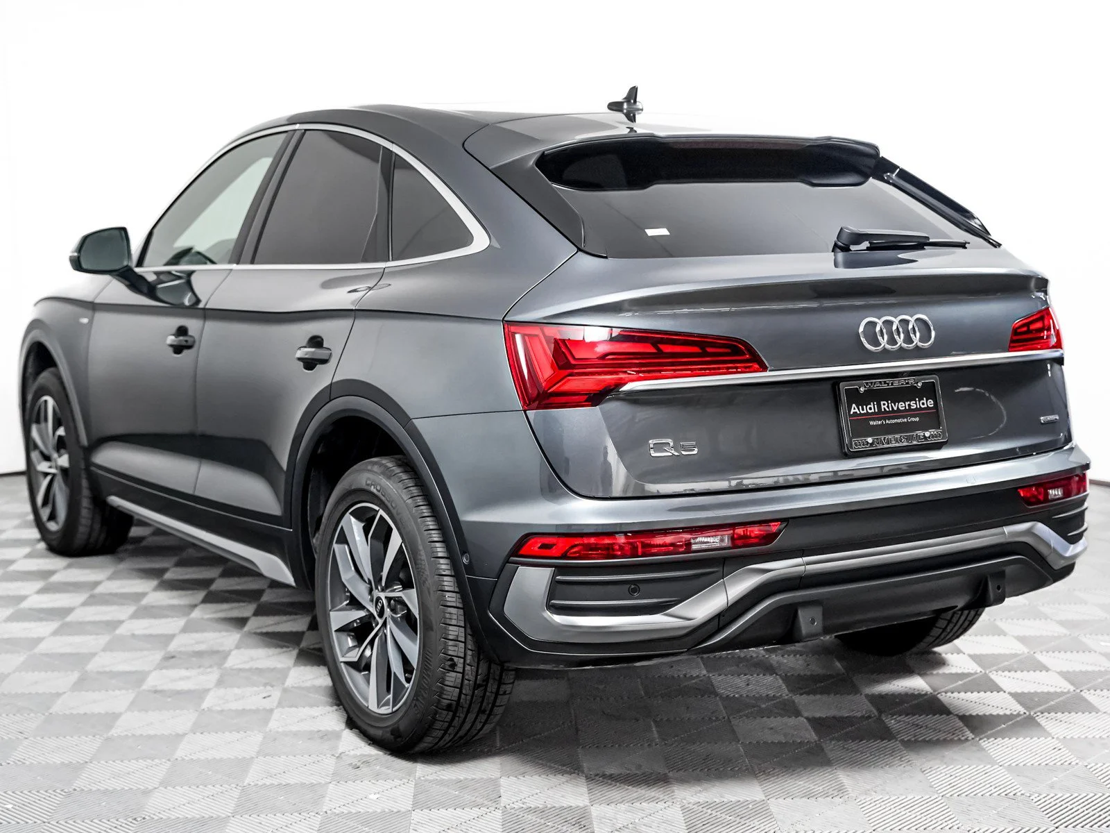 Used 2023 Daytona Gray Pearl Effect Audi S line Prestige image 2