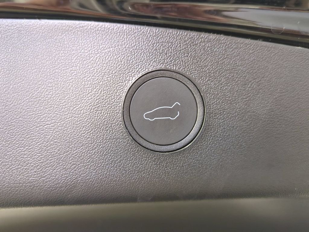 Used 2023  Tesla Long Range image 15