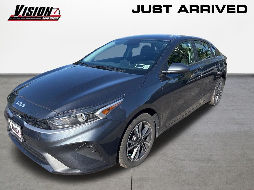 2023 Kia Forte LXS AT's photo