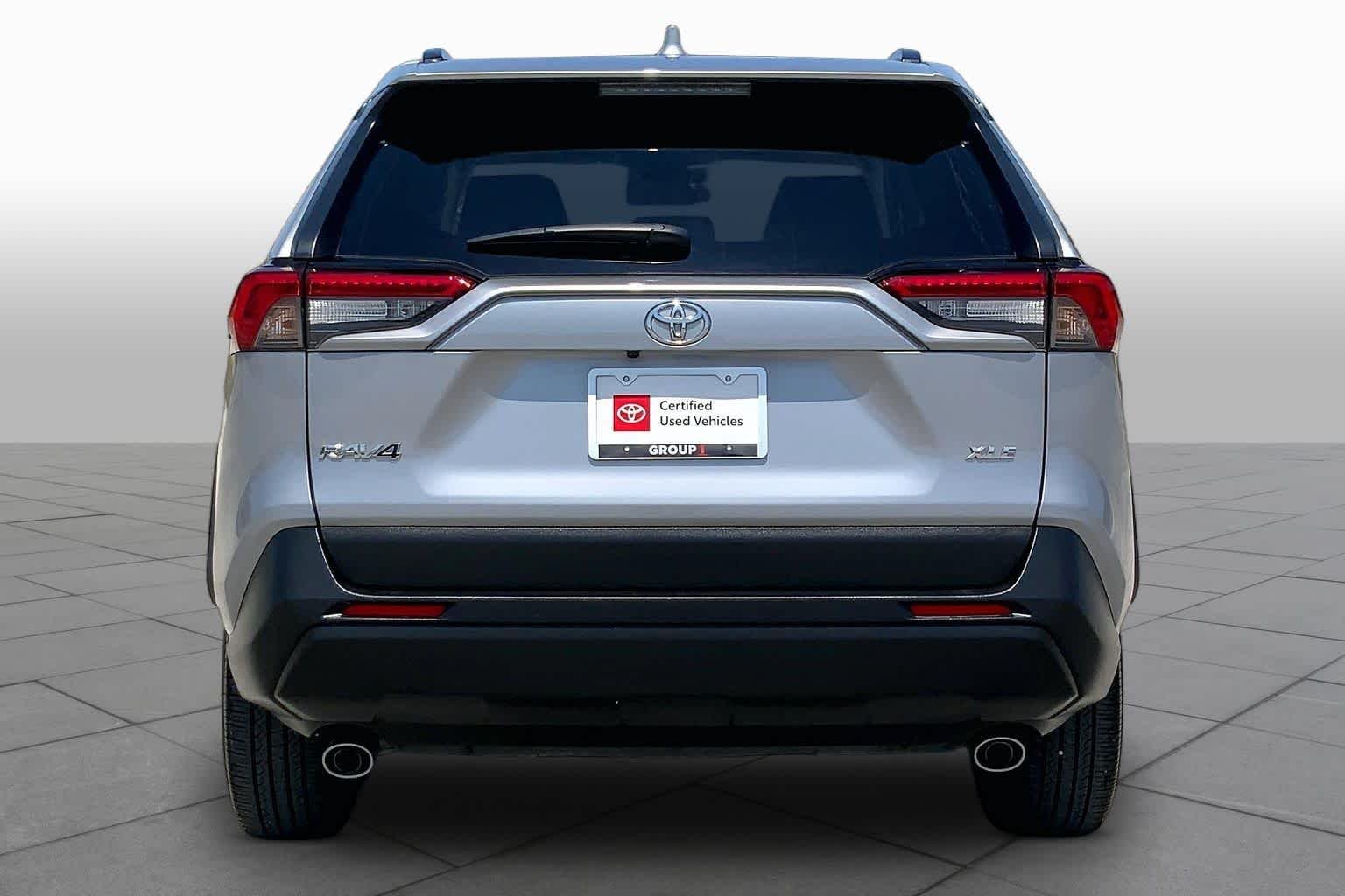 Used 2022 Silver Sky Metallic Toyota XLE Premium image 5