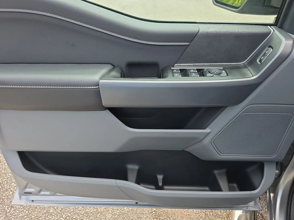 Used 2025 Silver Ford XLT image 17