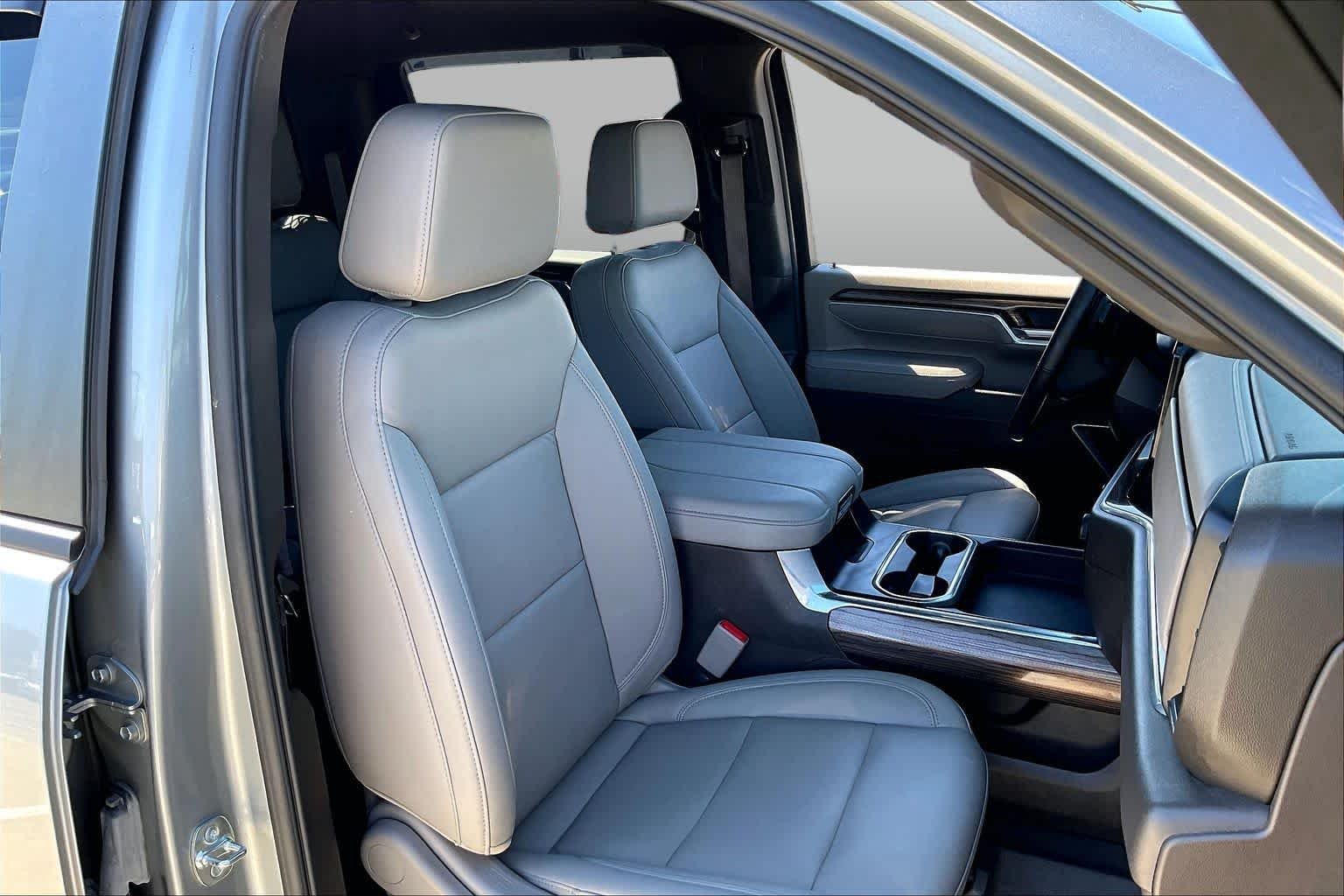 Used 2025 Sterling Gray Metallic Chevrolet LT image 9