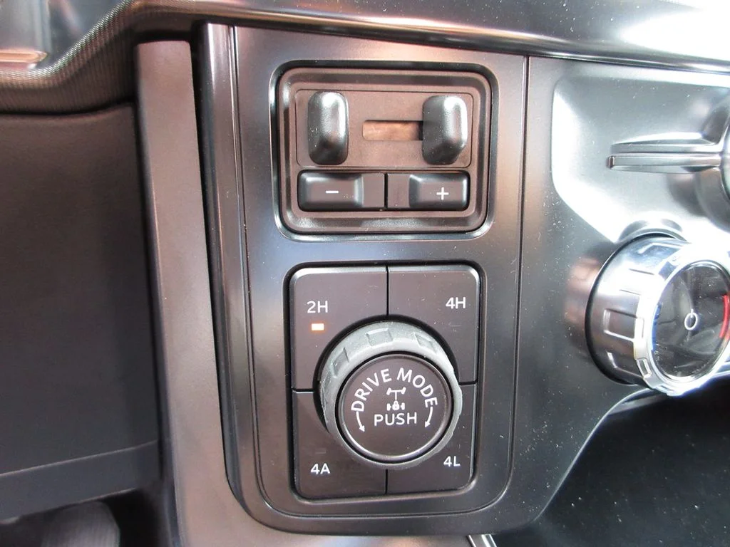 New 2026 Star White Metallic Tri-Coat Ford Lariat image 20