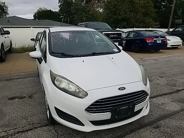 Used 2019 White Ford SE image 6