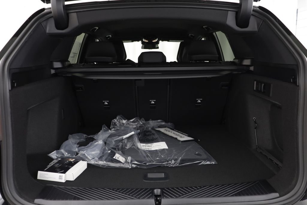 New 2026 Black Sapphire Metallic BMW 30 xDrive image 18