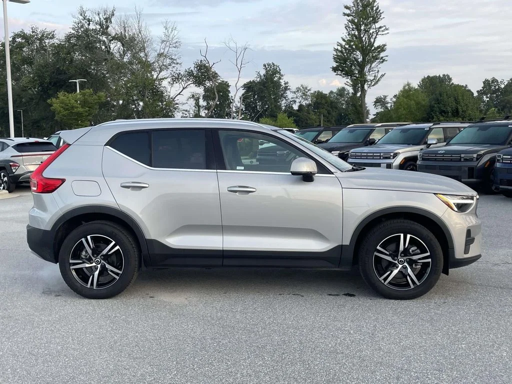 2025 Volvo XC40 Core - Photo 29