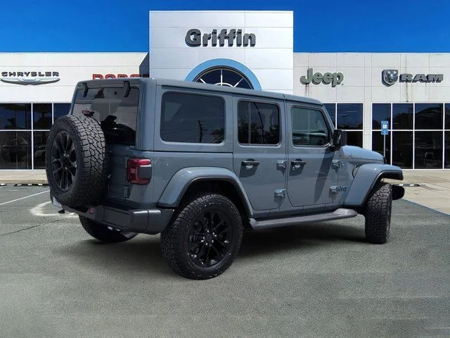 Used 2025 Anvil Clearcoat Jeep Sahara 4xe image 4