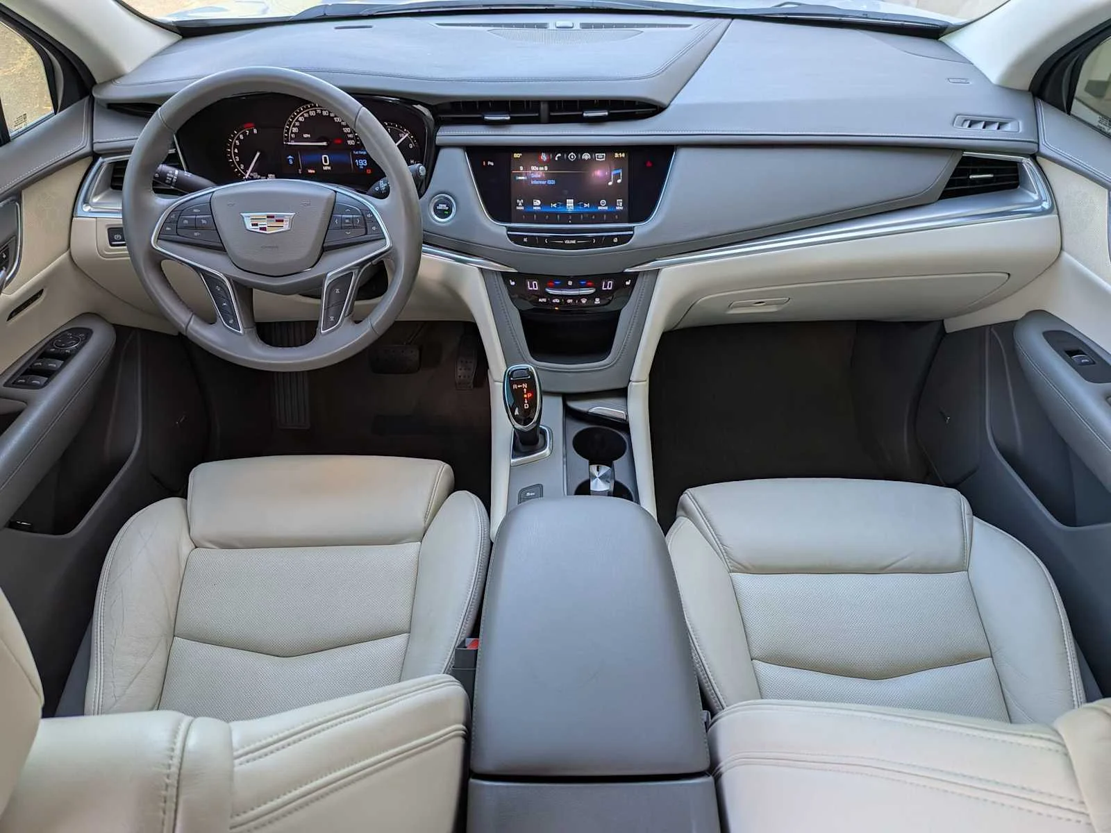 Used 2017 CRYSTAL WHITE TRICOAT Cadillac Luxury AWD image 25