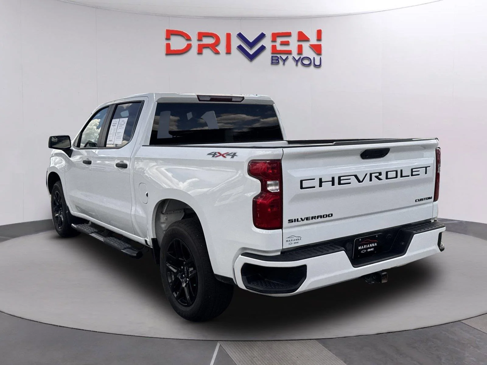 Used 2022 Summit White Chevrolet Custom image 6