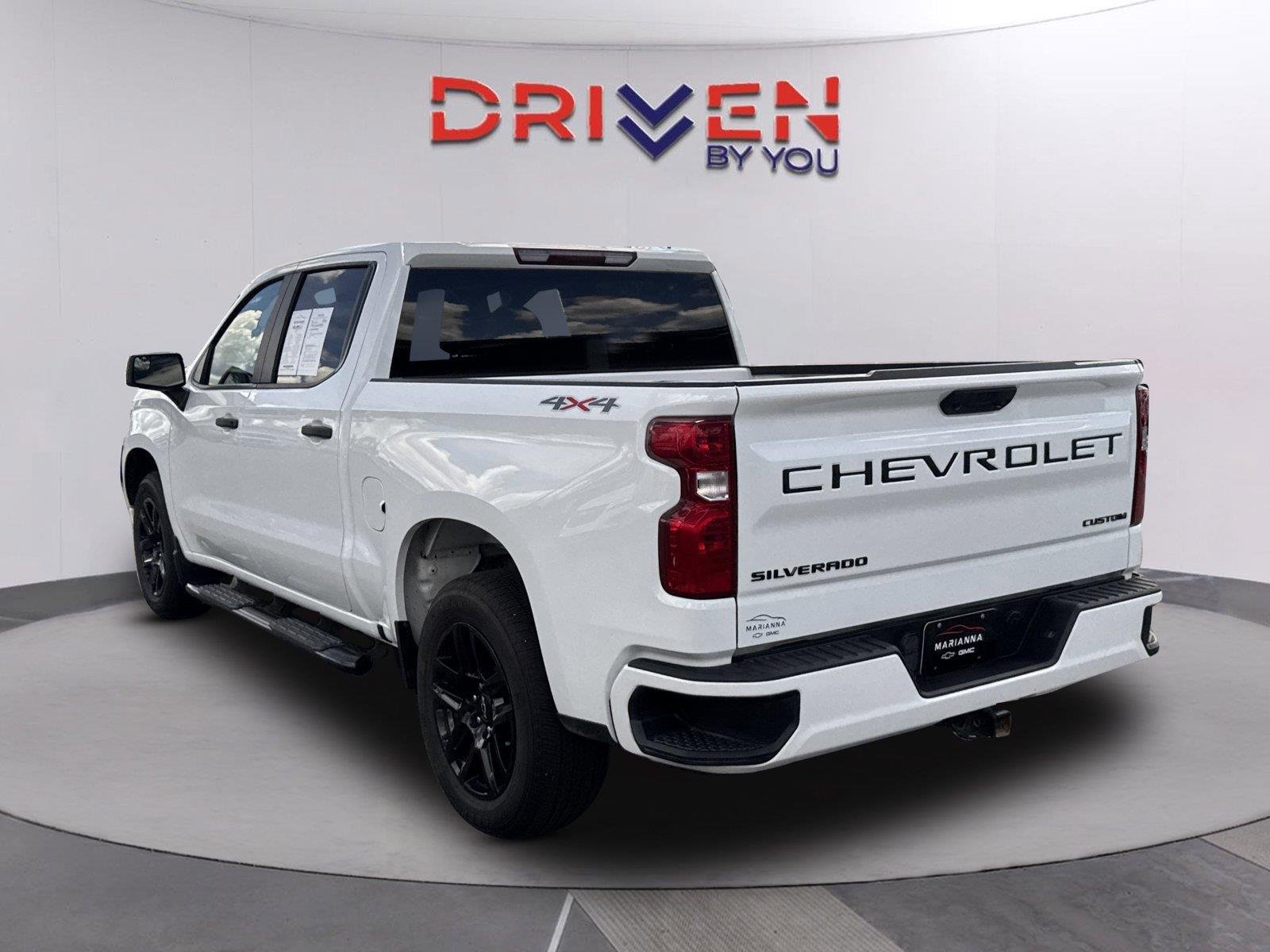 Used 2022 Summit White Chevrolet Custom image 6