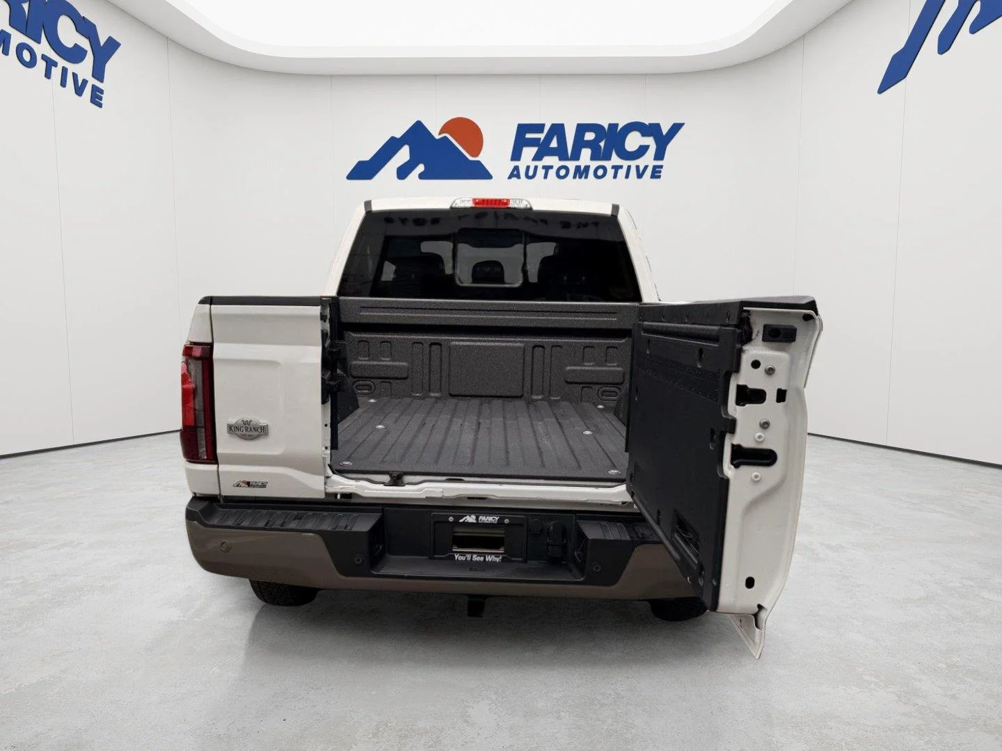 Used 2025 Star White Metallic Tri-Coat/Marsh Gray Ford King Ranch image 4