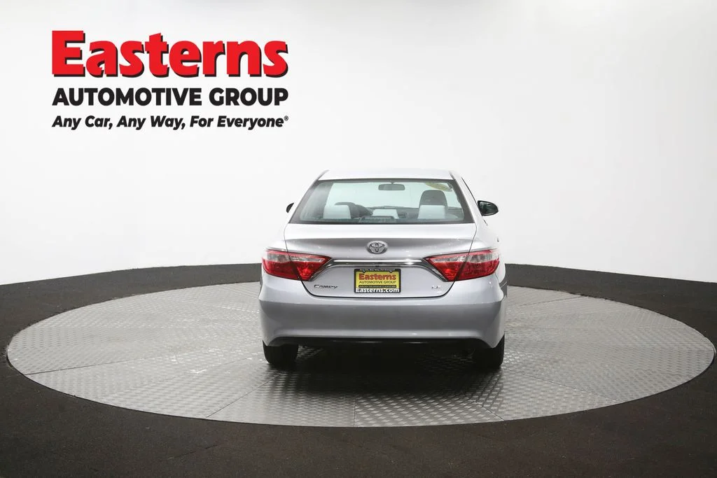 Used 2015 Silver Toyota LE image 35
