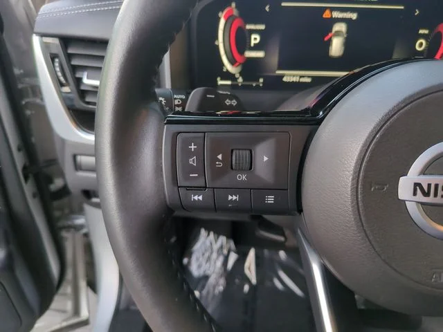 Used 2021 Silver Nissan Platinum image 31