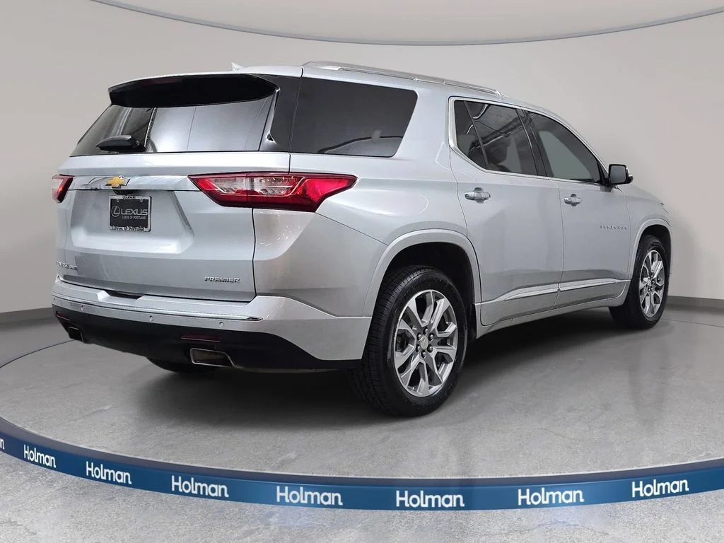 Used 2020 Silver Ice Metallic Chevrolet Premier image 6