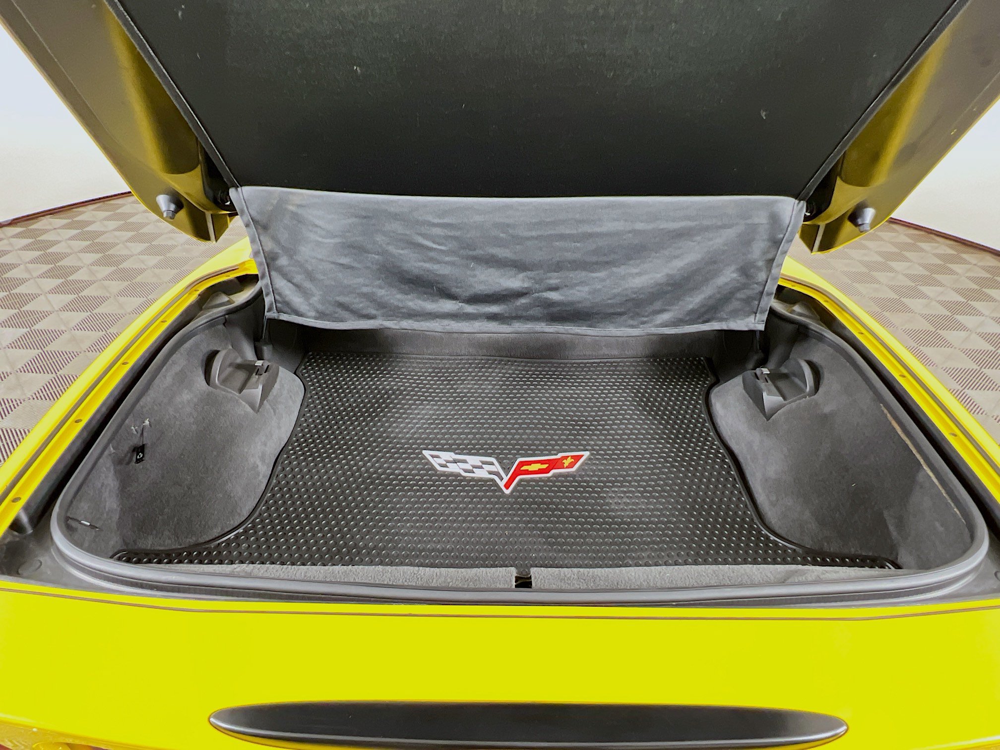 Used 2007 Velocity Yellow Tintcoat Chevrolet 2DR CPE image 22